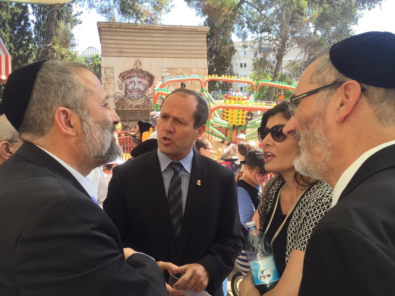 הספרדים בי-ם מופלים? דרעי ל'כיכר': "לא נשלים עם המצב"