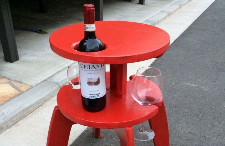 שולחן היין ששיגע את הרשת