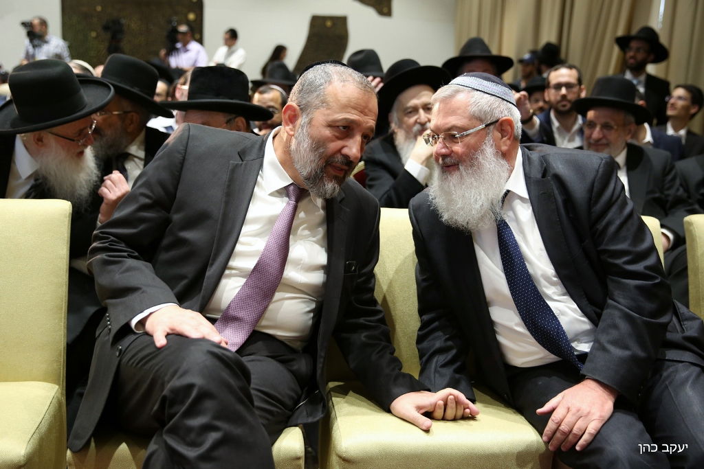 הראשל"צ בהשבעת הדיינים לחברי הוועדה: "תקשיבו לרבנים"