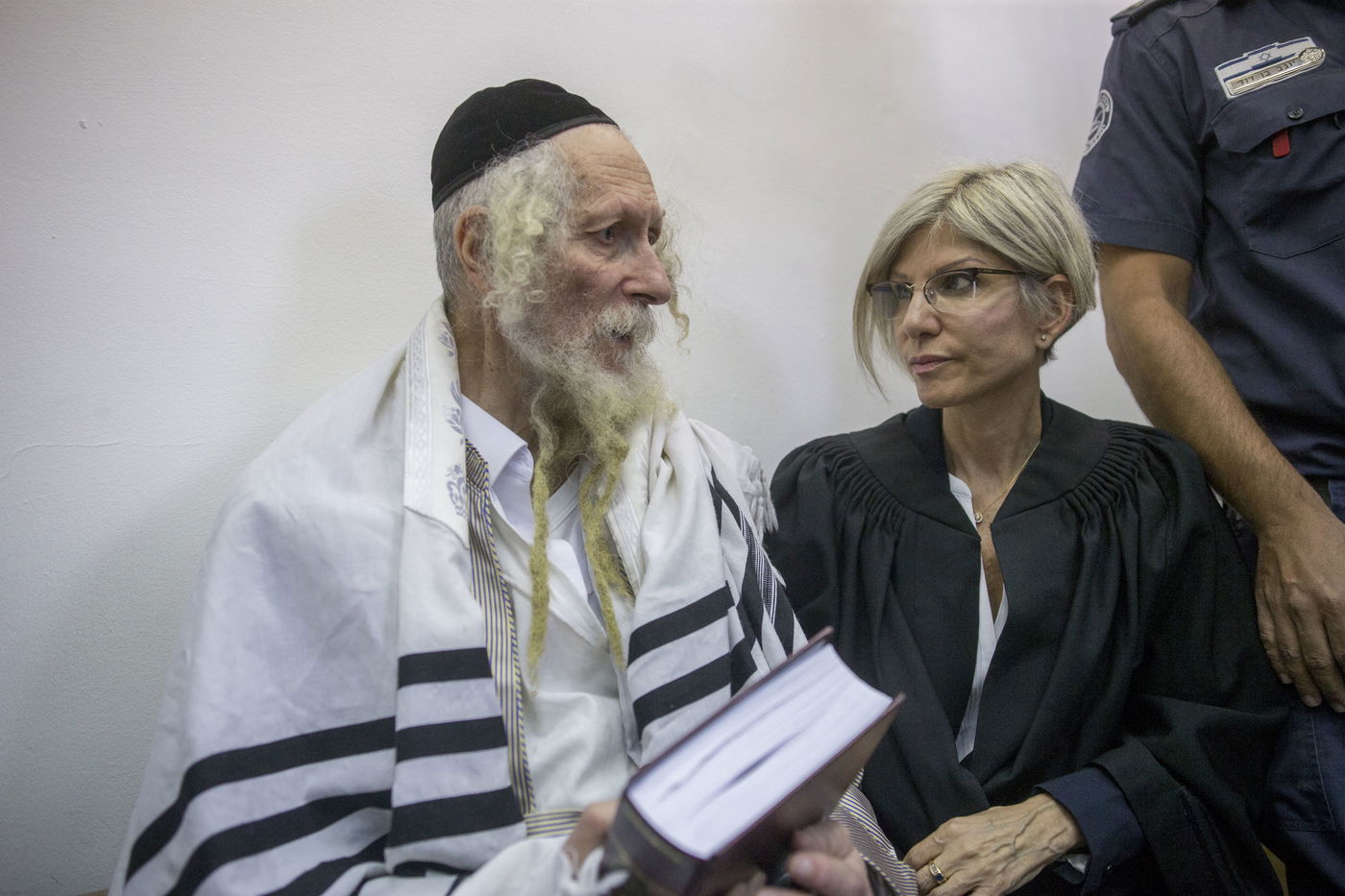 הערעור נדחה: הרב ברלנד יישאר במעצר בבית הכלא