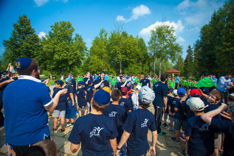 התפילה המשותפת של ילדי מחנות הקיץ במוסקבה