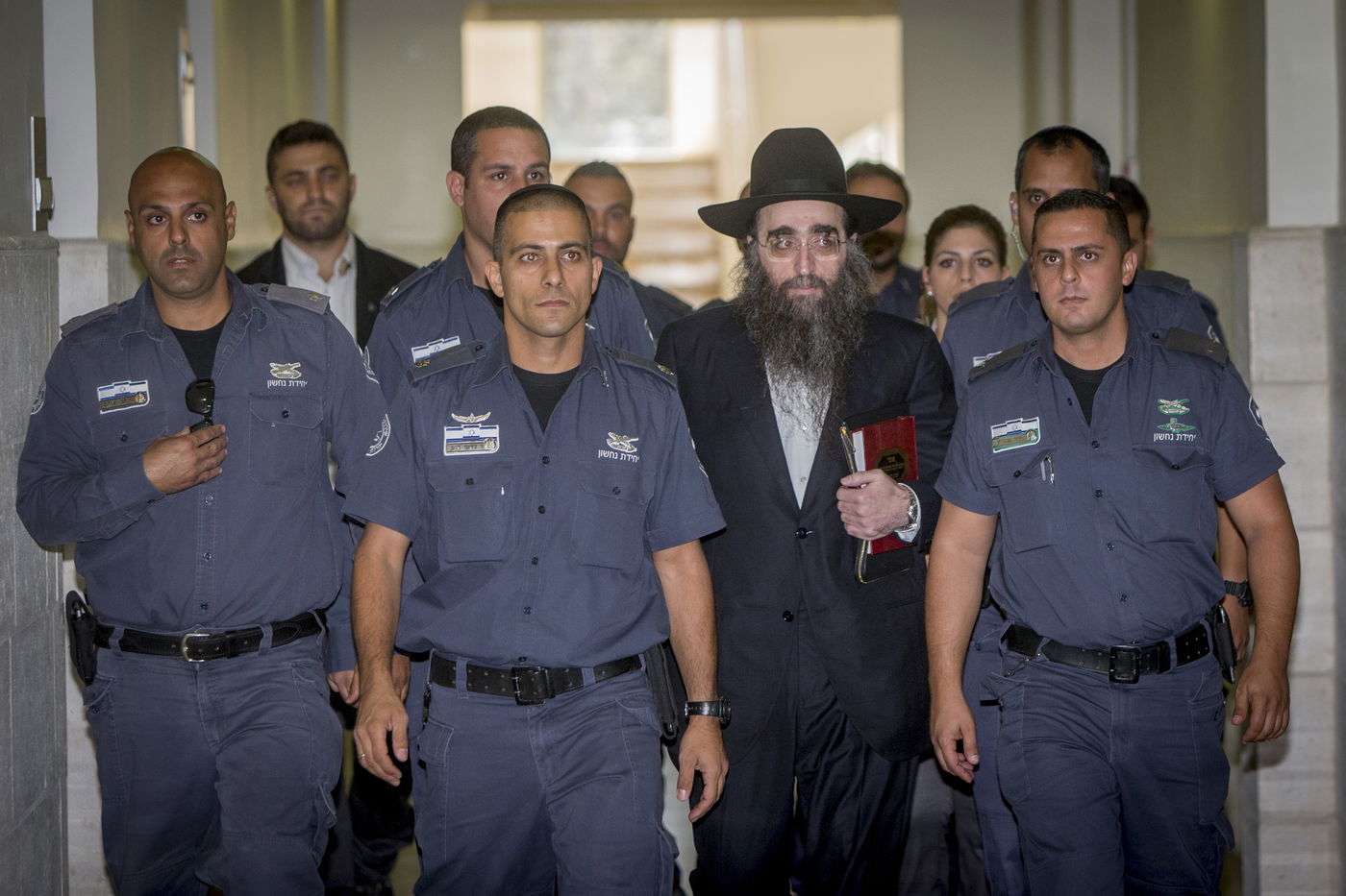 הרב פינטו: "פסיכיאטרים צריכים לנתח למה אנשים פונים לרבנים"