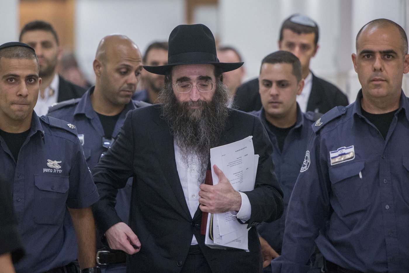 הרב פינטו: "פסיכיאטרים צריכים לנתח למה אנשים פונים לרבנים"