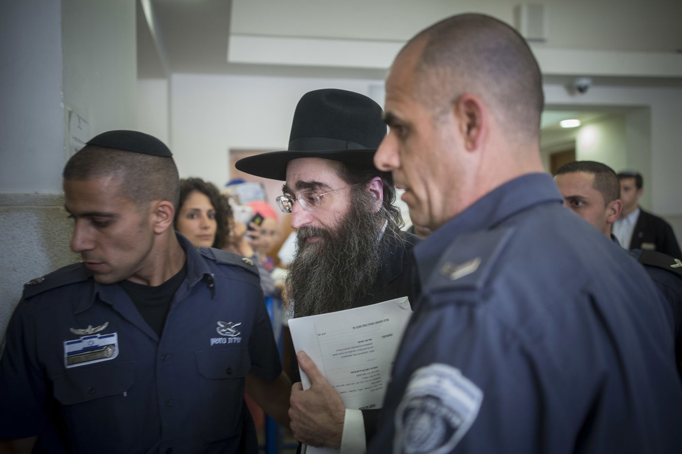 הרב פינטו: "פסיכיאטרים צריכים לנתח למה אנשים פונים לרבנים"