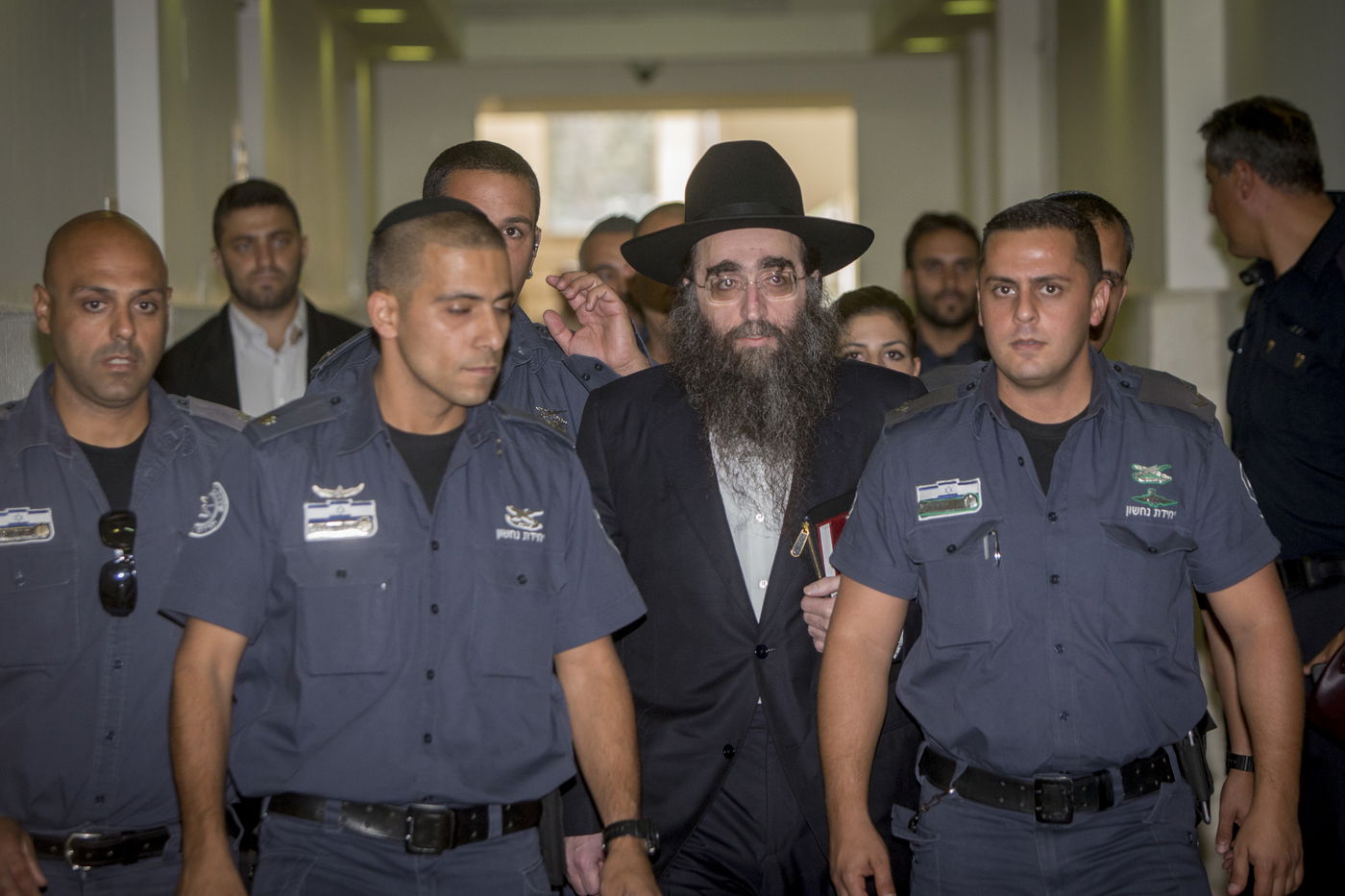 הרב פינטו: "פסיכיאטרים צריכים לנתח למה אנשים פונים לרבנים"