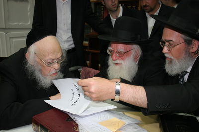 כיצד הגיב מרן הגרי"ש אלישיב על ההצעה "לבדוק חבורות"?