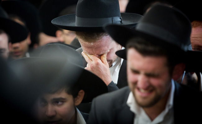 אחר מיטתו: צפו בהלוויתו של הגרמ"מ חדש