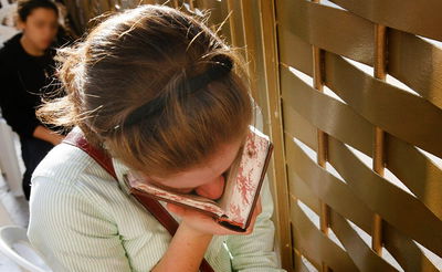 מנהל המחוז איים - והסמינר החרדי התקפל וקיבל את הבת