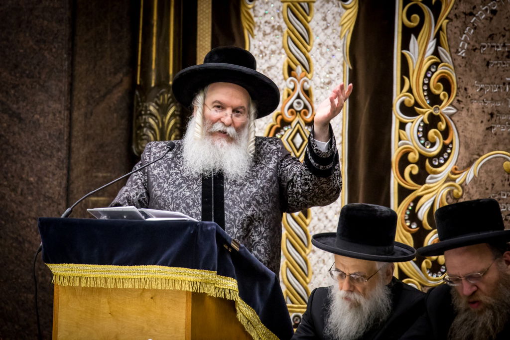 יארצייט בבאבוב: הטיש והעלייה לציון | צפו בתיעוד