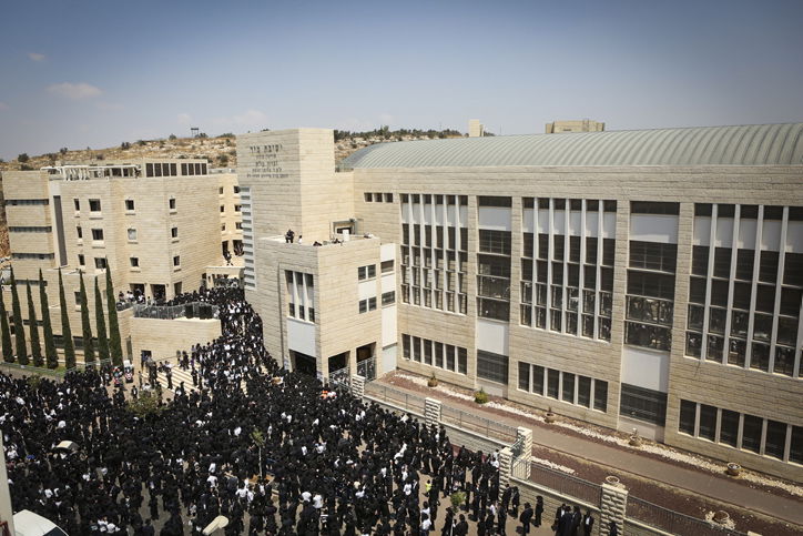 אלפים ליוו את ראש הישיבה בדרכו האחרונה