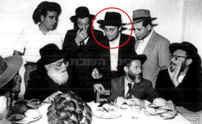 בעיגול: הגאון רבי אריה פינקל זצ"ל