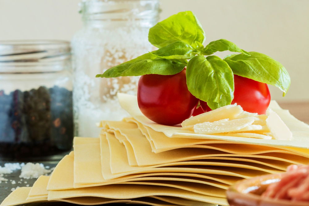 תבשיל פסטה וטונה עם עגבניות שרי וזיתים