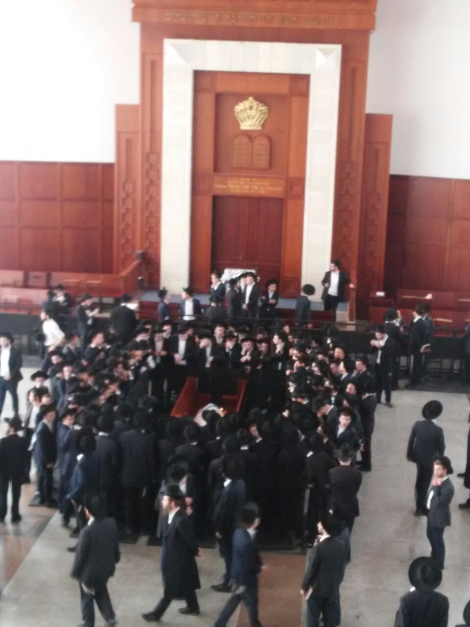 היכל ביהמ"ד במיר ברכפלד, הבוקר