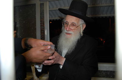 שלח את האם: הרב עזריאל אוירבך בשילוח הקן