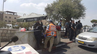 אבי הפצוע מדבר