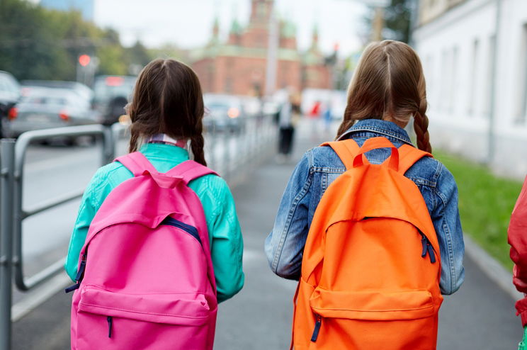 הולכים לבד לבית הספר? אבא ואמא עלולים להישלח לכלא