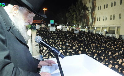 הרב קלמנוביץ לא יתפלל בסלבודקא; מקים מניין חדש