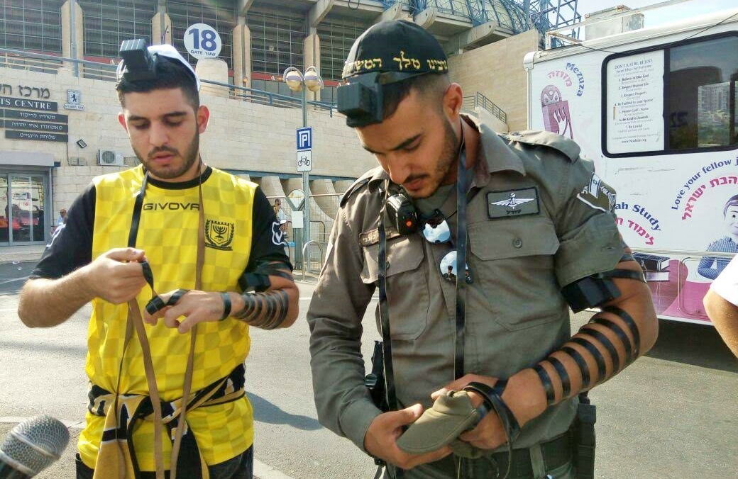 מבצע הנחת תפילין המוני לניצחון הקבוצה