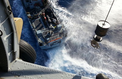 מהמסוק לים: צפו בפעילות לוחמי 669