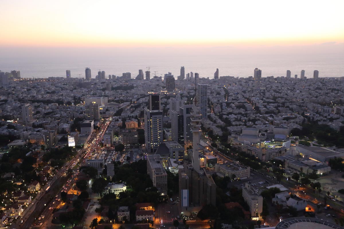 הנוף מגג העולם. מגדלי עזריאלי