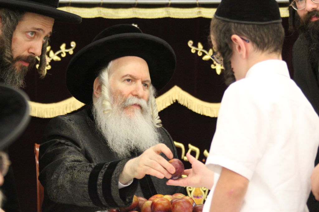 הרבי מבאבוב ביקר את תלמידיו בקעמפ