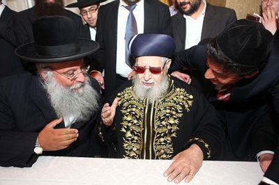 מרן זצ"ל עם המקובל רבי בניהו שמואלי