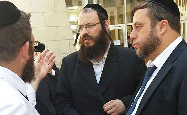 מחוץ לביהמ"ש, היום