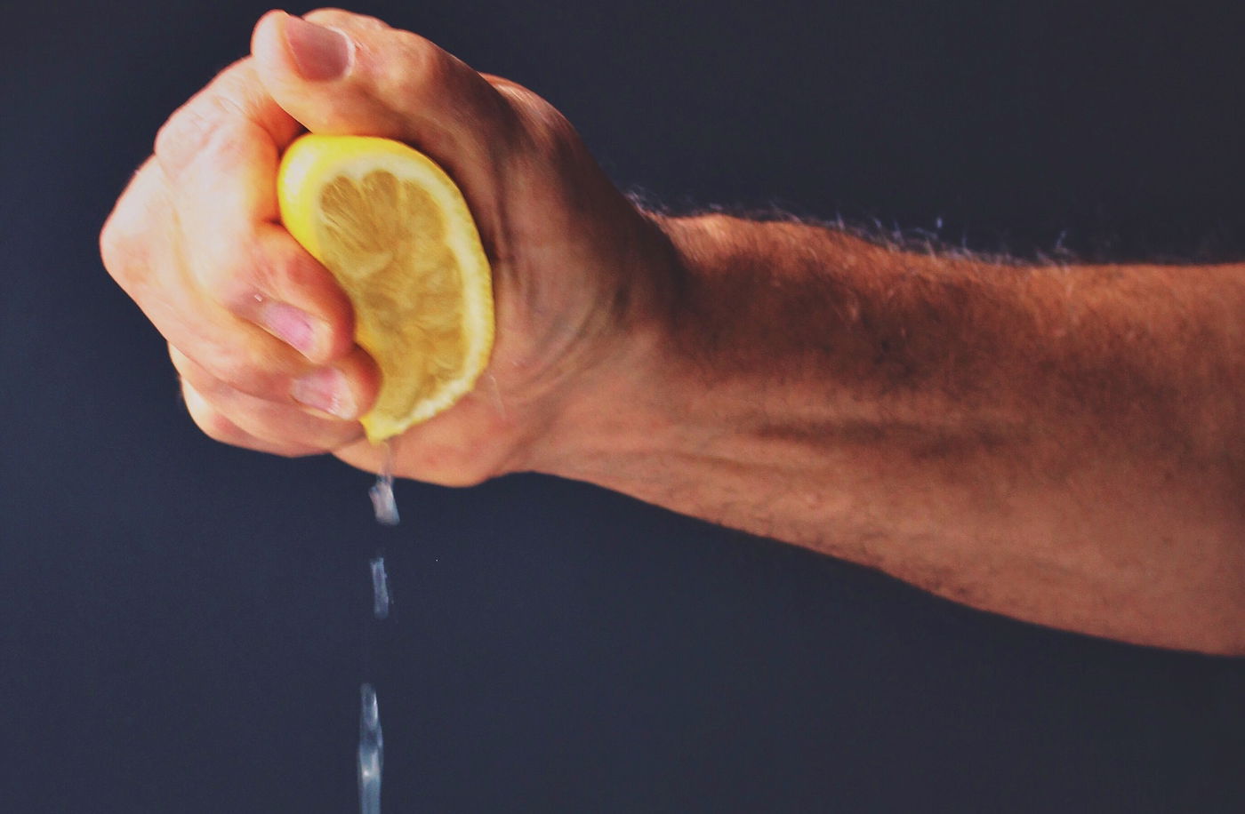 סוחטים לנו את המיץ והעצבים - ומרוויחים מזה!