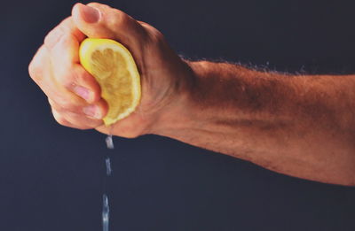 סוחטים לנו את המיץ והעצבים - ומרוויחים מזה!