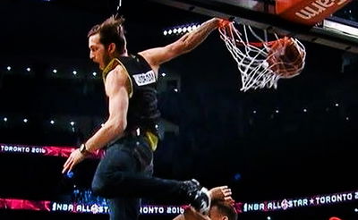 האם הבחור הזה מושפע בכלל מכח המשיכה?