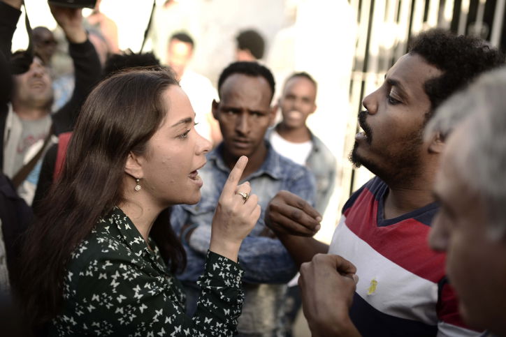 הפעילה מאי גולן מתעמתת עם מסתננים