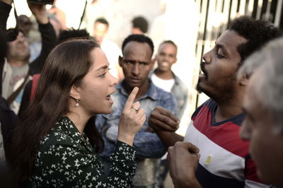 הפעילה מאי גולן מתעמתת עם מסתננים