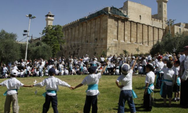 יהודים בחברון, בסמוך למערת המכפלה