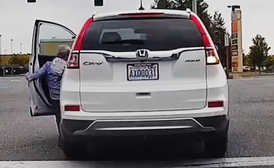 לא ייאמן: אישה נדרסה על ידי הרכב שלה - ושרדה