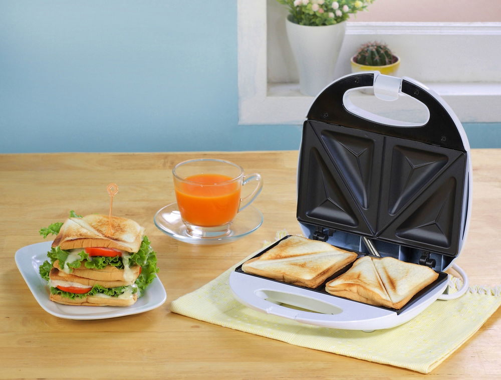 טוסטר. יש דרך הרבה יותר קלה לנקות אותו