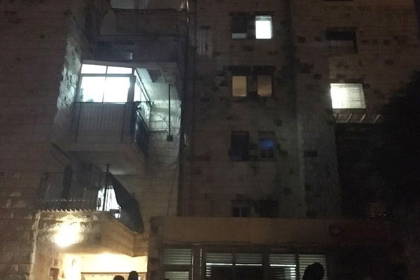 מצבו של התינוק שנפל 4 קומות עדיין קשה