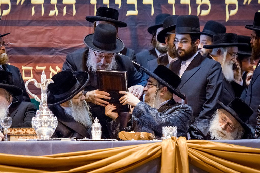 סאטמר: תרם מיליון דולר וקיבל קערת ליל הסדר. תיעוד ענק