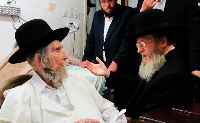 אחרי שנות היעדרות: המשגיח ביקר בבית מרן ראש הישיבה