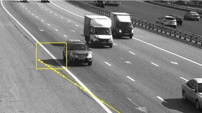 נהג נקנס כי הצל של רכבו חצה את הקו