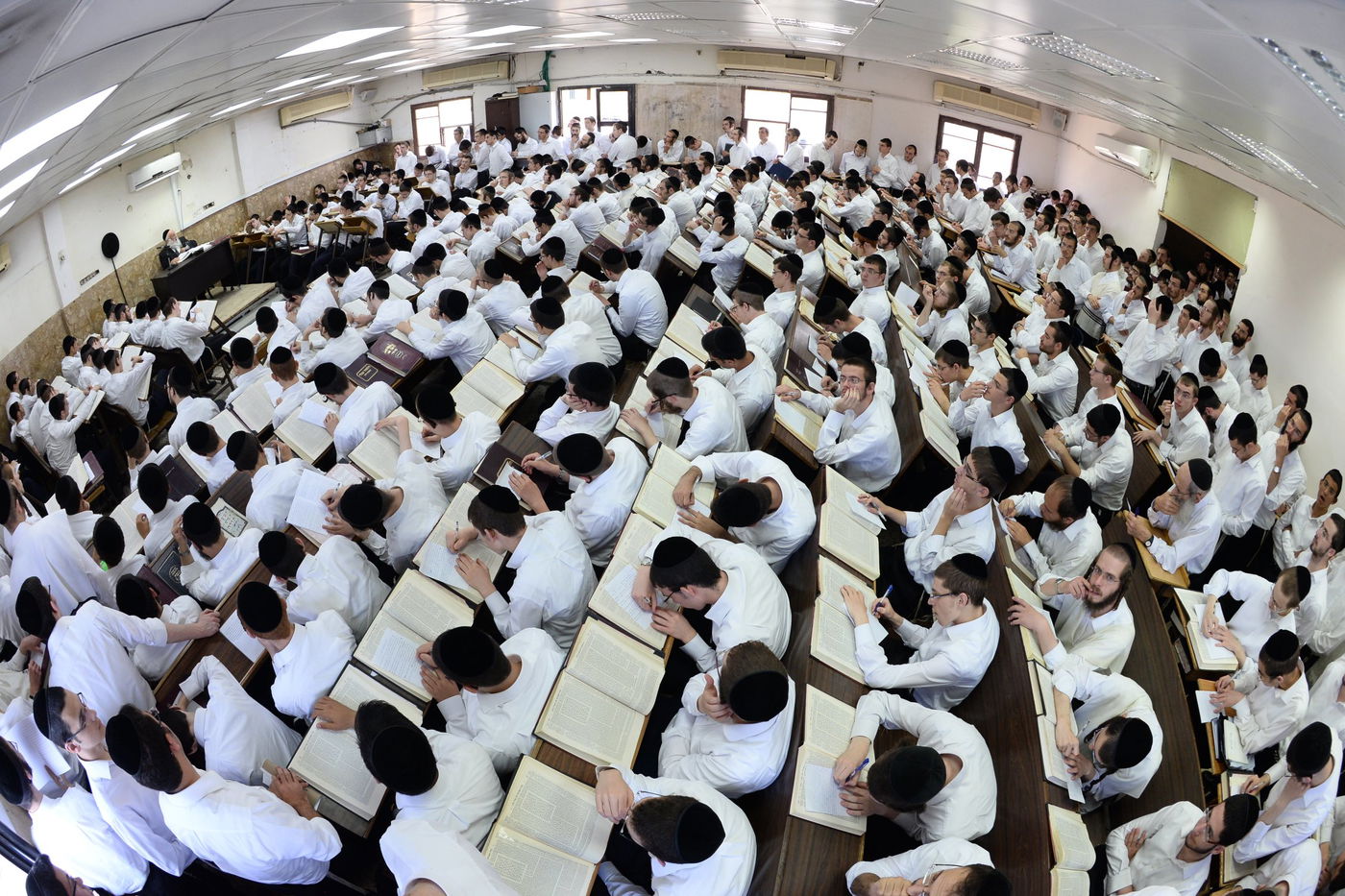 כל מה שחדש: כך החל 'זמן אלול' בפוניבז' | צפו בפתיחת הזמן