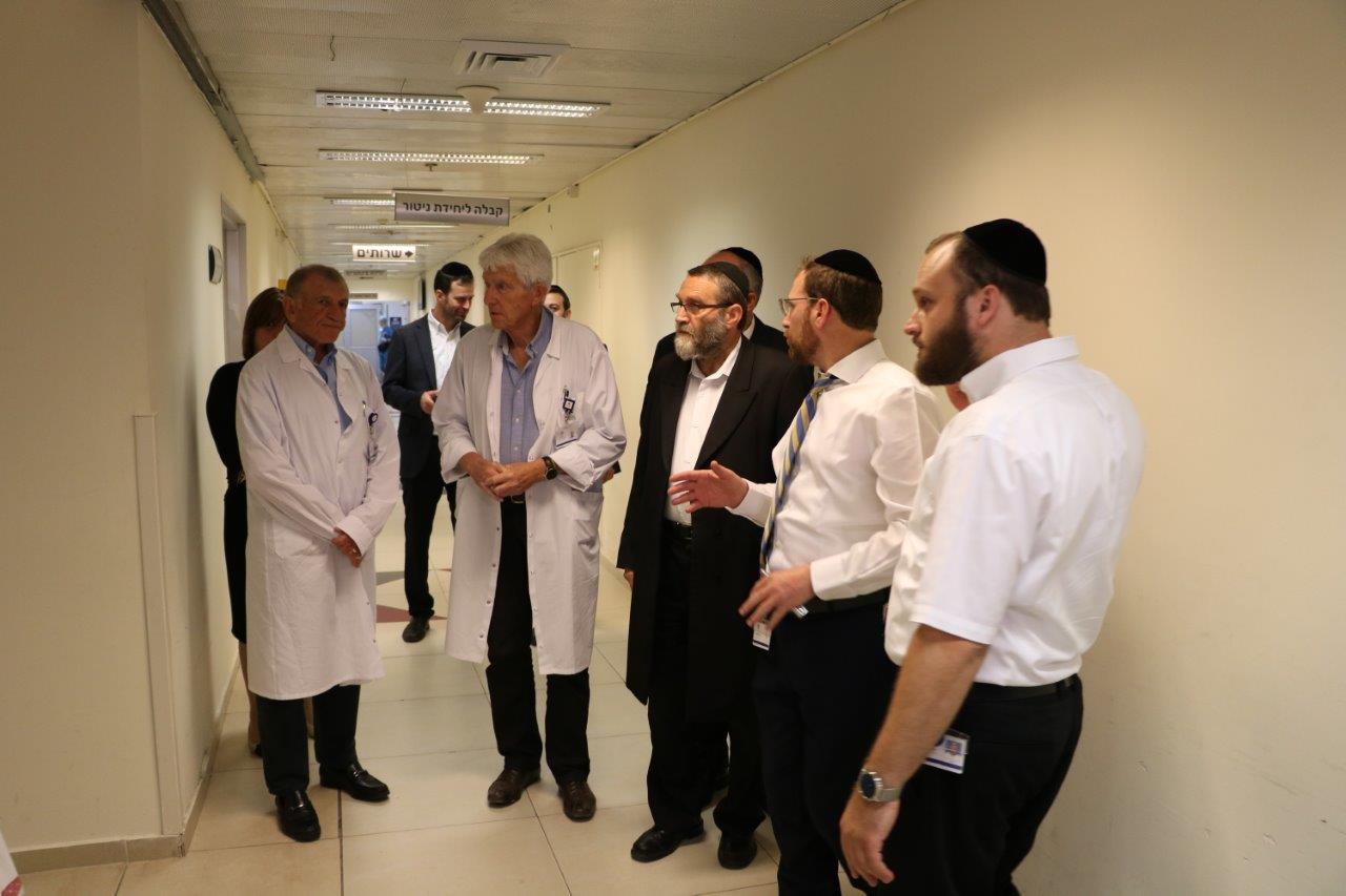 יו"ר ועדת הכספים ח"כ הרב משה גפני בסיור מקיף במרכז הרפואי מעיני הישועה
