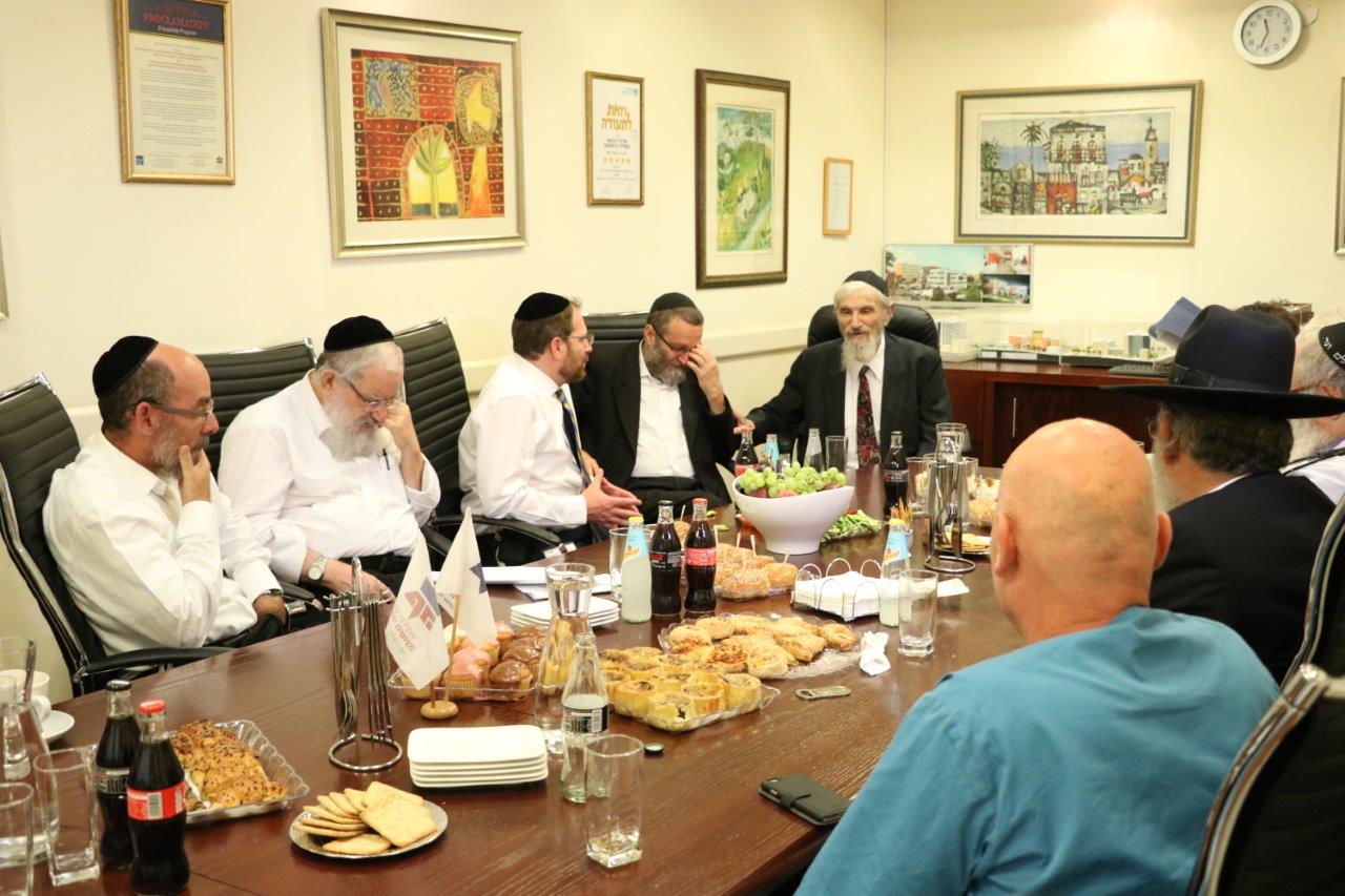 יו"ר ועדת הכספים ח"כ הרב משה גפני בסיור מקיף במרכז הרפואי מעיני הישועה
