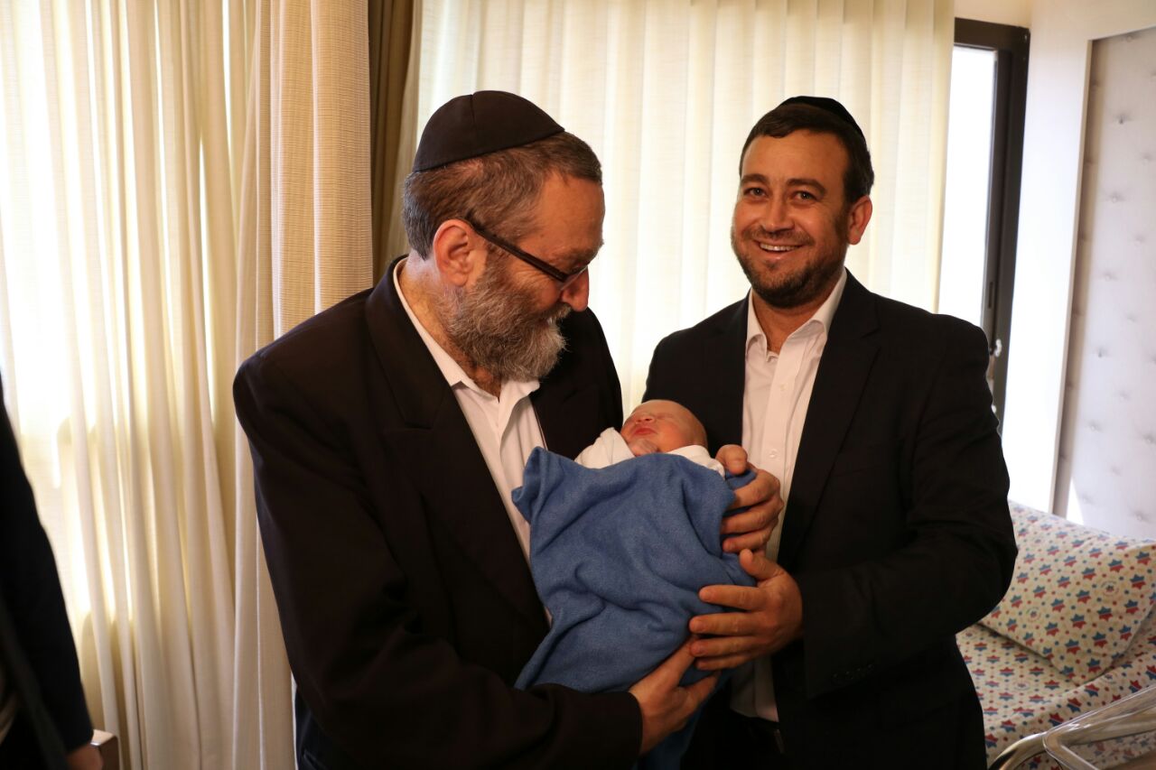 יו"ר ועדת הכספים ח"כ הרב משה גפני בסיור מקיף במרכז הרפואי מעיני הישועה