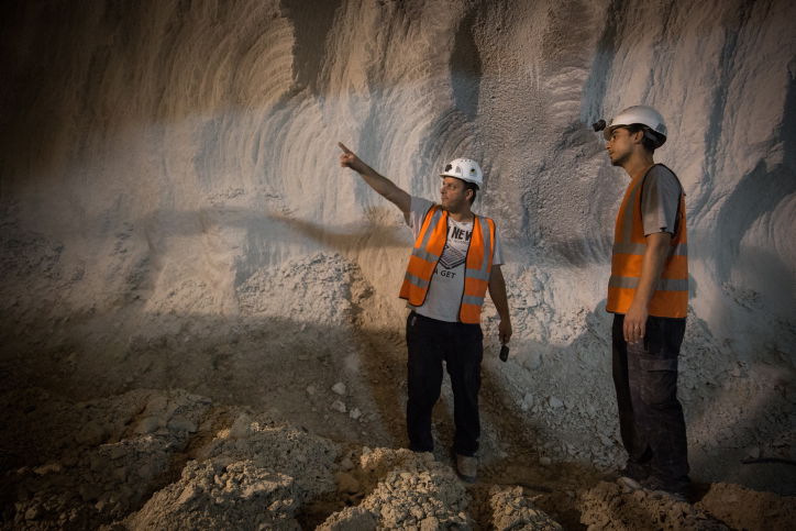 הר המנוחות תחתית: מנהרות קבורה לעשרות אלפים