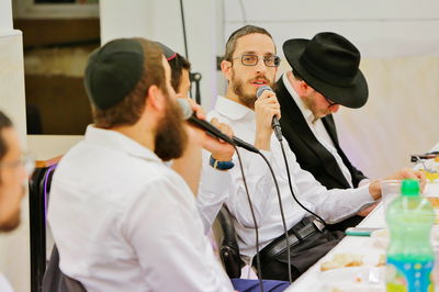 הזמר בערל צוקר בבחירת שיר מפתיעה במיוחד