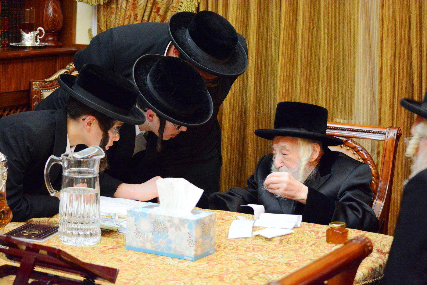 האדמו"ר הישיש מסקולען בא להודות לנגיד התורם | צפו