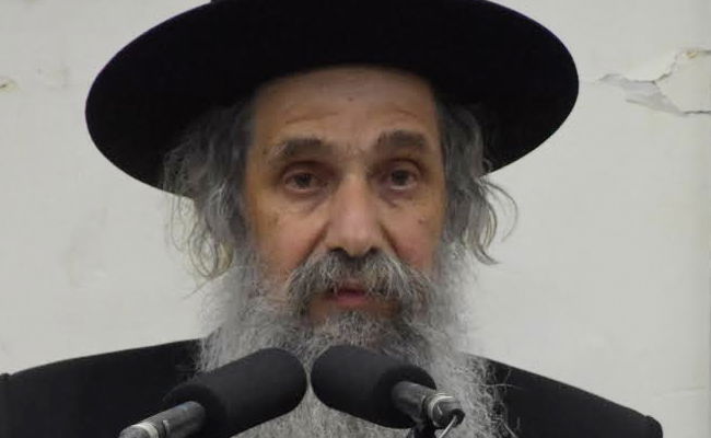 תיעוד: המשגיח של פוניבז' חזר להיכל ומסר שיחה