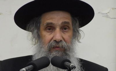 תיעוד: המשגיח של פוניבז' חזר להיכל ומסר שיחה