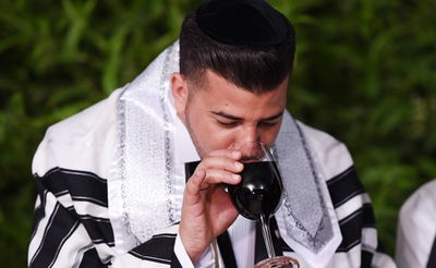 מי הגיע לחגוג בחתונת הזמר אליקם בוטה?