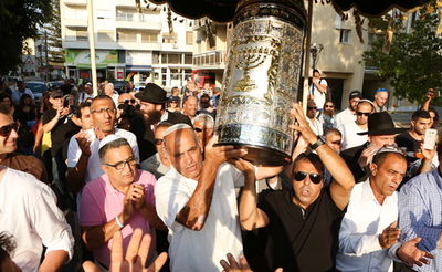 תיעוד: משפחות הנופלים הכניסו ספר תורה בקפריסין